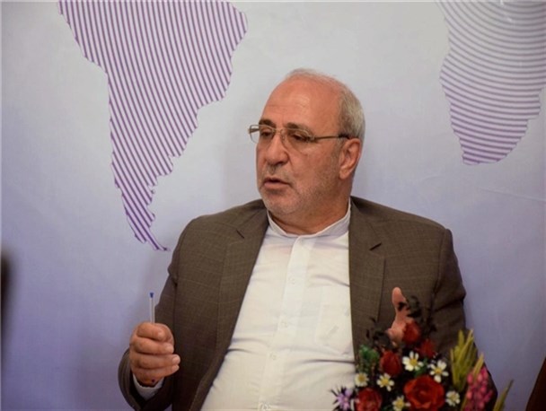 برخی مسئولان به جای حل موضلات اقتصادی به ثروت‌اندوزی پرداخته‌اند/ ضرورت جذب سرمایه‌های مردم برای رشد تولید داخلی