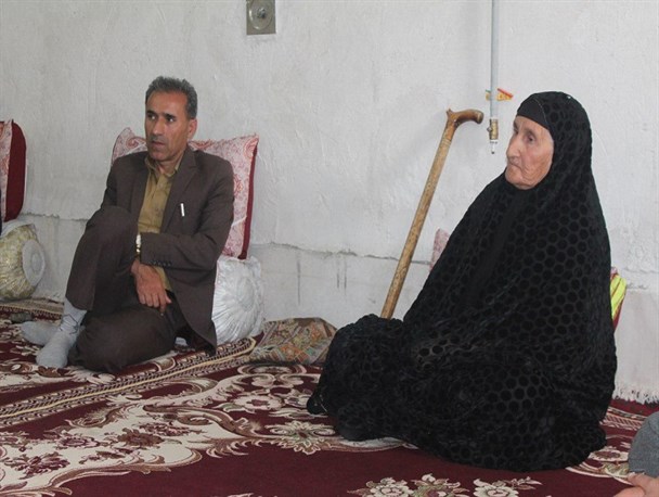 دیدار فرماندار چرام با خانواده شهیدان پراهام در روستای ده شیری+تصاویر
