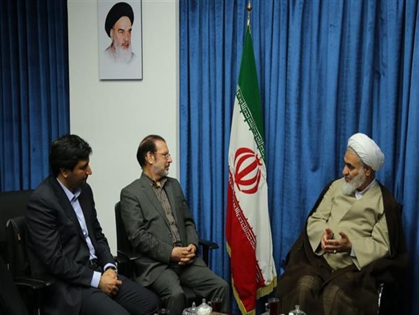 مسئولان دنیا را زینت خود قرار ندهند و مراقب انحرافات آن باشند
