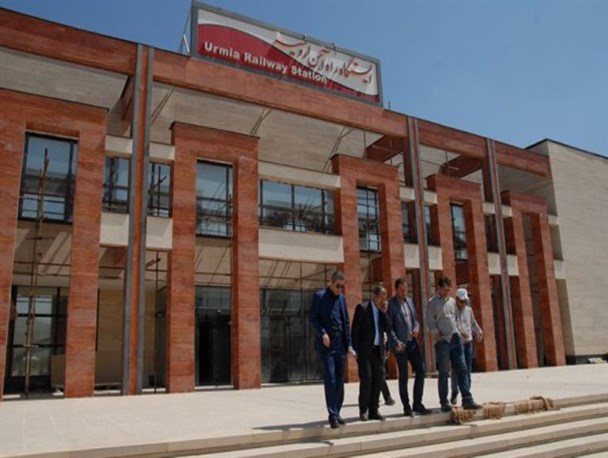 انتقاد معاون استاندار آذربایجان‌غربی از تعلل پیمانکار پروژه راه‌آهن ارومیه