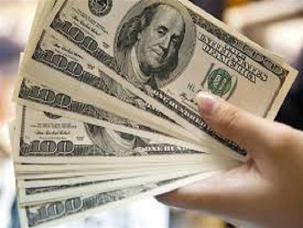 هر چه گشتیم دلار ۴۲۰۰ تومانی پیدا نکردیم/ صرافی‌های قزوین کرکره‌ها را پایین کشیدند