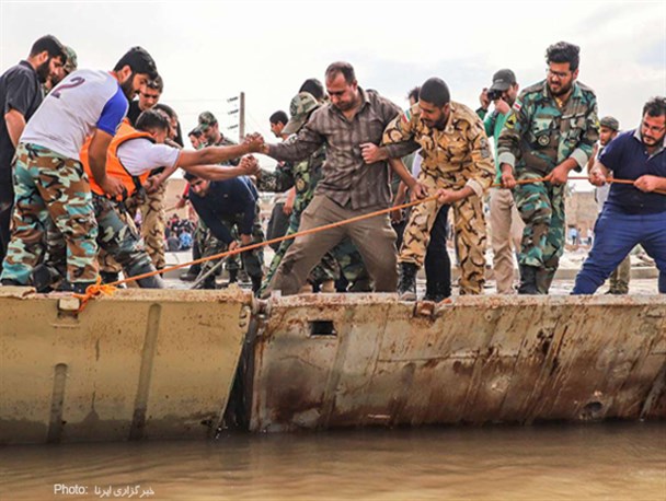 نصب پل شناور ارتش در روستای سید صالح و شهرستان کارون/تصاویر