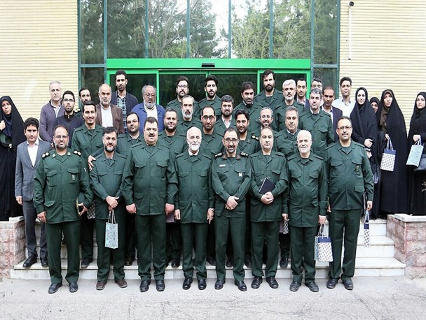 پوشیدن لباس پاسداری توسط مدیران رسانه‌های خراسان رضوی