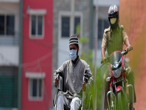 اوباش هند به امدادگران مسلمان خط مقدم مبارزه با کرونا حمله می کنند