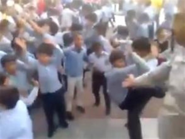 مراسم رقص و پایکوبی در یکی از مدارس استان+ فیلم