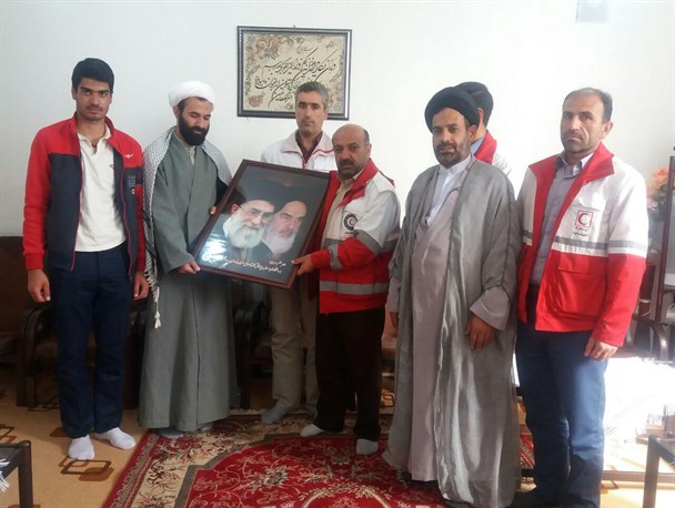 دیدار کارمندان جمعیت هلال احمر و امام جمعه شهرستان کیار در دومین روز هفته هلال احمر
