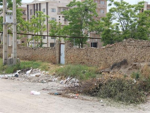 باتوجه به مزاحمت های بهداشتی دامداری،جهت پلمپ اقدام شود