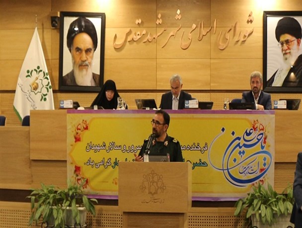 پایگاه دینی که بسیاری از مسائل با آن حل می شود در دسترس مردم نیست
