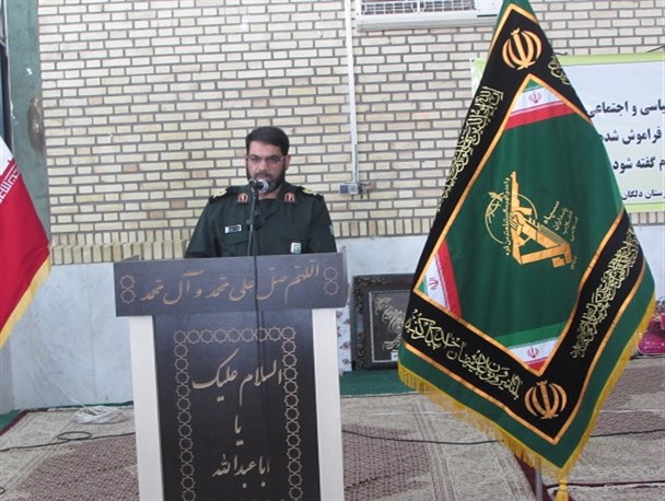 حاج قاسم سلیمانی نماد انقلابیون در دنیا است/ وحدت، تمسک به قرآن و ولایت فقیه سه عامل بقای انقلاب اسلامی