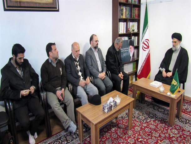 در رسیدگی و سرکشی به امور خانواده شهدا ، دیگران بنیاد شهید را مدیریت نکنند