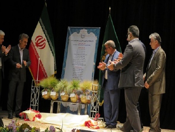 رونمایی از تولید ۱۲ رقم بذر جدید کشاورزی در زرقان