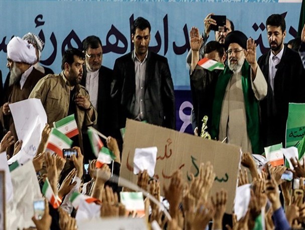 واکنش جمعی از حامیان مردمی حجت الاسلام رئیسی در مسجدسلیمان به اظهارات نامعقول یک کانال اصلاح طلب