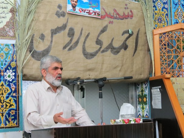 جای تاسف است عده ای از نمایندگان ویلچری از کسانی دفاع می کنند که از نظر سیاسی برای ملت مرده اند