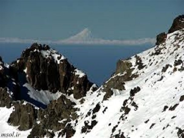 عشایر در گردنه های فریدونشهر گرفتار شدند/ مردم روستای کلوسه به کمک شتافتند