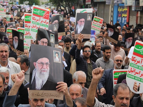 ​طنین شعار «مرگ بر آمریکا» در پی عهدشکنی و گستاخی آمریکا در آسمان استان مرکزی