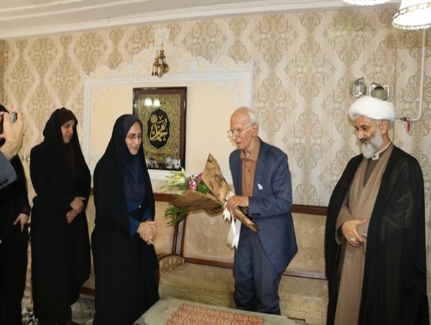 تجلیل از فرهنگی پیشکسوت گرگانی+ تصاویر