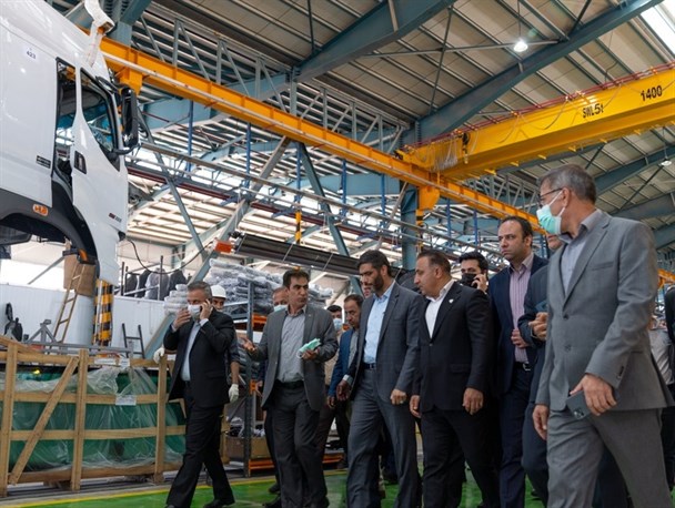 آغاز مرحله توسعه کارخانه کشنده‌های دیزلی و افتتاح طرح نساجی در شیراز