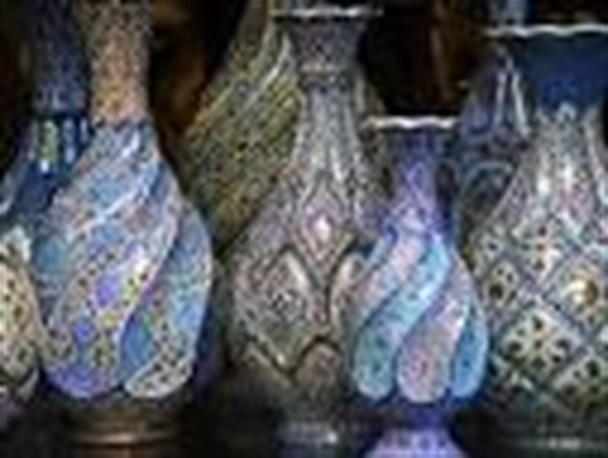 مسئولین برای اهدای هدیه از صنایع دستی استفاده کنند