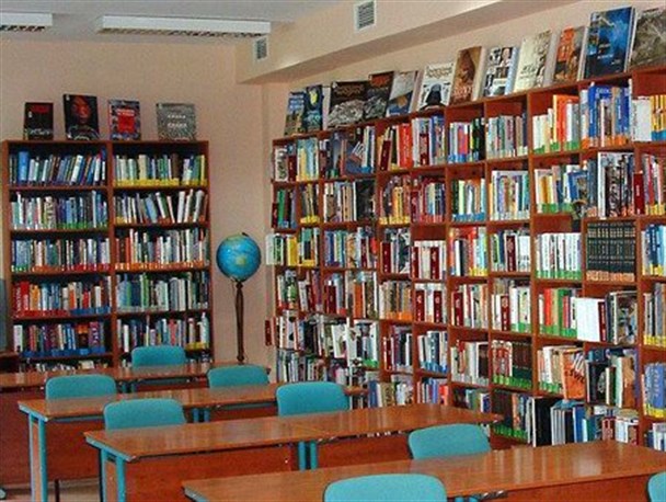 انتشارات قلم‌چی تعداد 222 جلد کتاب به کتابخانه امام هادی(ع) هیزج اهدا کرد