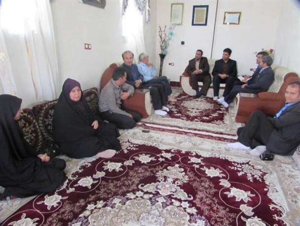 همه باید از قهرمانان و نام آوران ورزشی شهرستان حمایت کنند