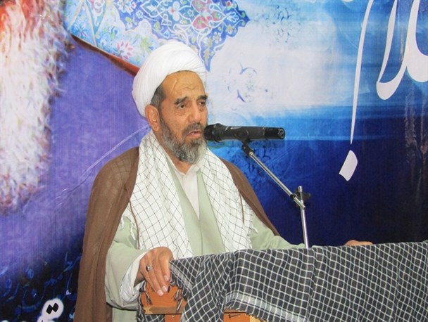 مسئولان در حل مسائل فرهنگی پیش‌قدم شوند