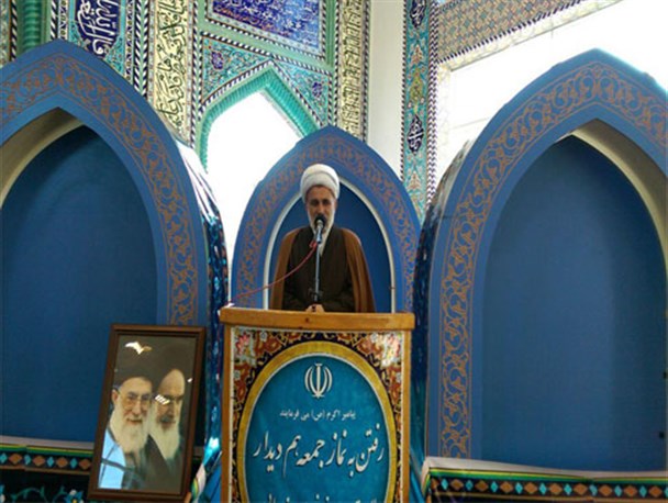 کسانی که چوب لای چرخ اقتصاد کشور می گذارند ضد انقلابی اند