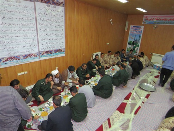 مراسم افطاری ساده سربازان سپاه خلخال برگزا ر شد/ تصاویر