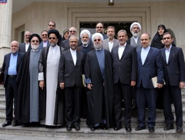 بخشی از وزیران دولت روحانی اساساً در چارچوب آراء او قرار نمی‌گیرند/ سکانداران دولت دوازدهم چه کسانی هستند؟