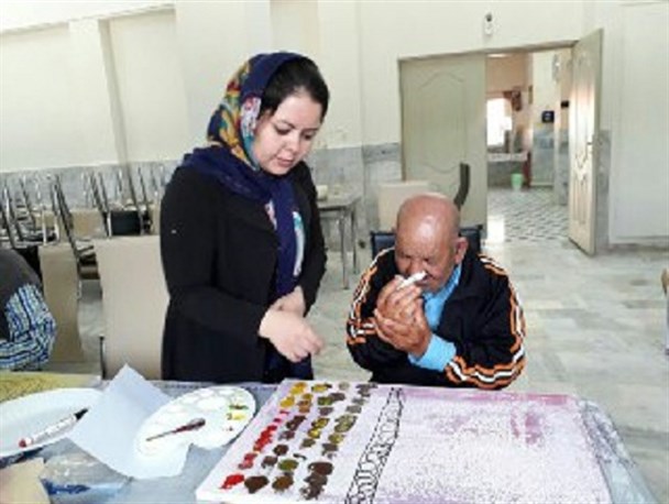 گزارشی از هنر نمایی پدر بزرگهای هفت باغ مهربانی در کارگاه نقاشی +تصاویر