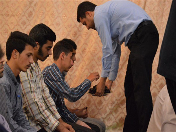 افطاری ساده ، یک سنت حسنه برای همراهی با فقرا در ماه رمضان