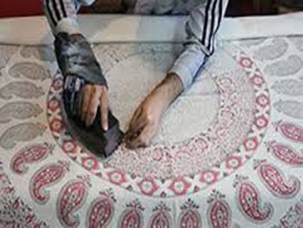 وجود بیش از 800 صنعتگر در شهرستان سمنان/ احیای مجدد "نقاشی های پرده خوانی" و "نمد مالی" در سمنان