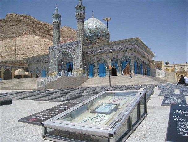بالغ بر ۴ هزار شهید در جوار بقاع متبرکه استان اصفهان مدفون هستند