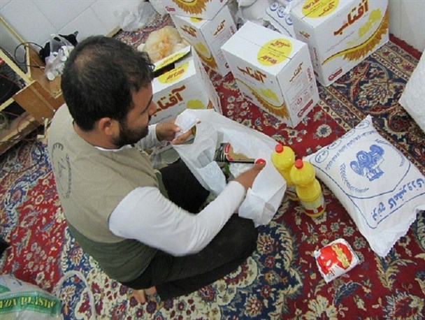 تامین مواد غذایی خانواده های نیازمند در سالروز ولادت کریم اهل بیت+ تصاویر
