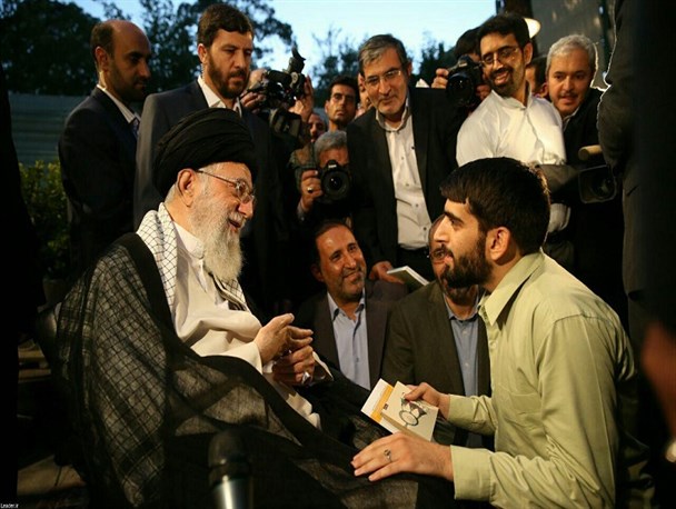 شناخت دقیق امام خامنه‌ای از بافت جمعیتی مردم خوزستان/ دعای مقام معظم رهبری برای شاعر اهوازی چه بود؟
