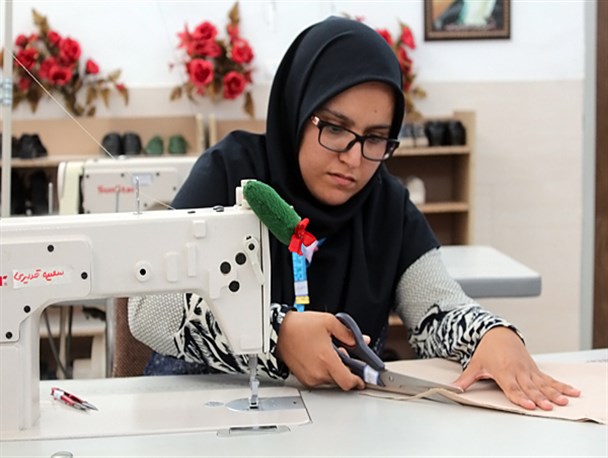 اشتغال معلولین یزد در تنها کارگاه تولیدی حمایتی دستاورد یزد