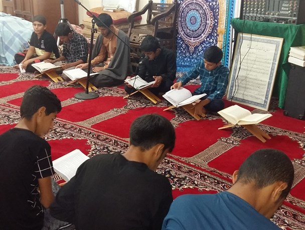 اعتکاف رمضانیه دانش آموزان منوجان در قاب دوربین