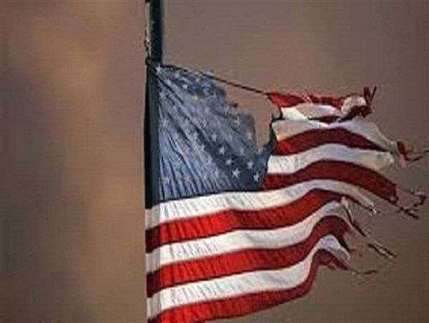 آمریکا از درون در حال فرو پاشی است