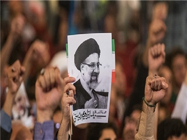 اجتماع بزرگ جوانان شهر مقدس قم در آستانه دهه کرامت