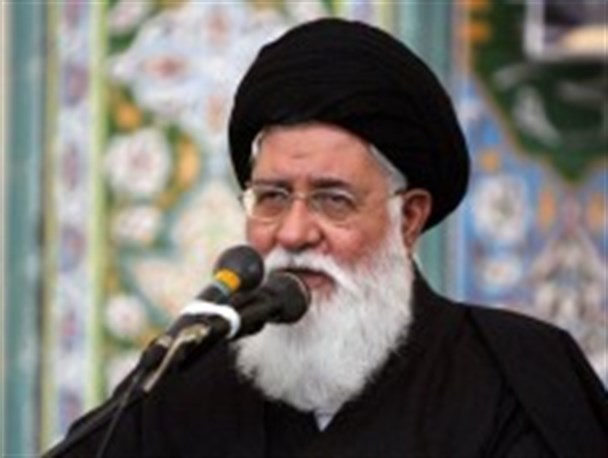 با بی‌عفتی و بی‌حجابی مخالفیم نه با دانشگاه آزاد و پیشرفت علمی کشور/ دولت سیاست خود را در مسئله حجاب مشخص کند