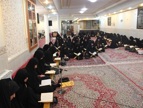 مراسم ختم قرآن بانوان یزدی در مرکز فرهنگی مکتب غدیر +تصاویر