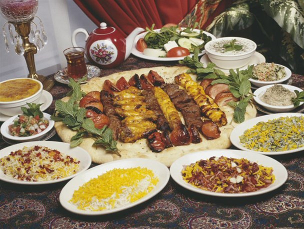 بی رنگی نیازمندان در سفره های رنگین