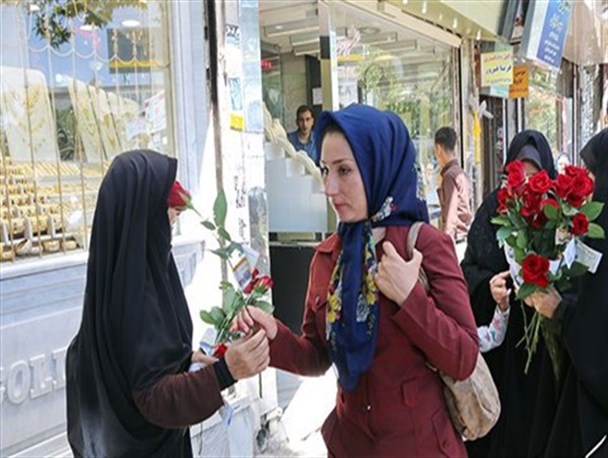 یکهزار شاخه گل در بجنورد توزیع شد