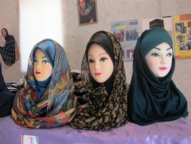 نمایشگاه و فروشگاه عفاف و حجاب در دلیجان برپا شد+عکس