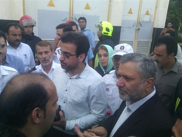 حضور شهردار مشهد در محل برج سوخته سلمان/ از ورود مالکان به داخل برج جلوگیری شده است