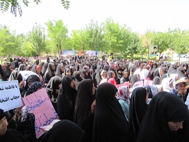بانوان در سایه اسلام و قرآن، کرامت و عزت  انسانی پیدا کردند/ گردهمایی و تجمع مدافعان حریم خانواده در ماهنشان برگزارشد+تصاویر