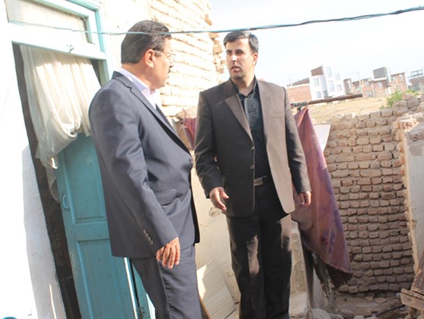 کمک بیش از ۹۰ میلیون ریالی فرماندار وتعدادی از روسای ادارات شهرستان مراغه در بازدید از ۹۵ خانواده ی نیازمند مراغه