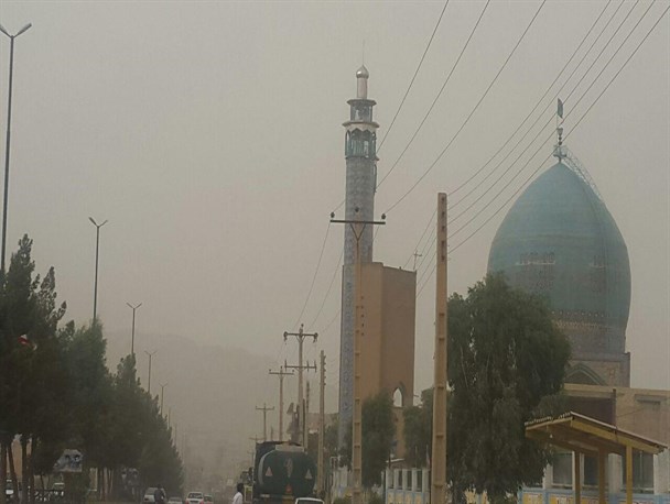گرد و غبار شعاع دید افقی در سرپلذهاب را به یک هزار متر کاهش داد/ دمای هوای شهرستان افزایش می یابد