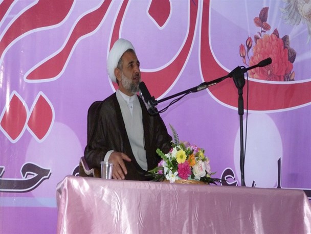 بانوان مهمترین رزمندگان میدان جنگ نرم دشمن اند/عده ای با پول به جان حجاب و عفاف افتاده اند