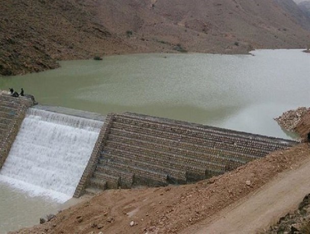 تامین آب شرب روستایی در راستای اجرای طرح های آبخیزداری/حفر چاه های غیر مجاز عامل کاهش آب سفره های زیر زمینی در سراوان