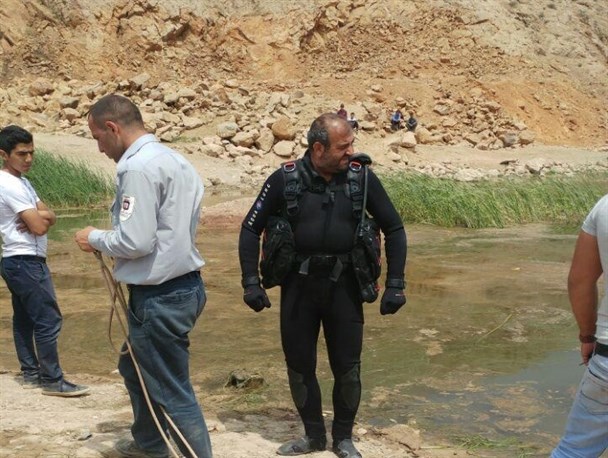 غرق شدن پسر ۱۲ ساله افغان در سد خاکی روستای وادان دماوند/ تلاش چند ساعته برای پیدا کردن جسد پسر بچه از داخل آب